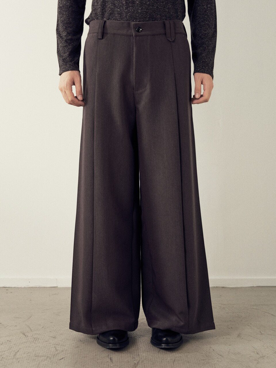 THE PROUDER dark grey organ pleated wide-leg trousers