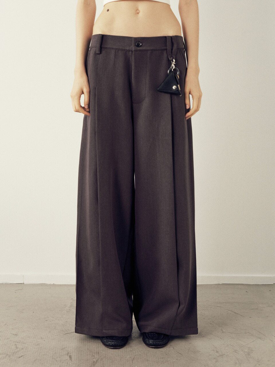 THE PROUDER dark grey organ pleated wide-leg trousers