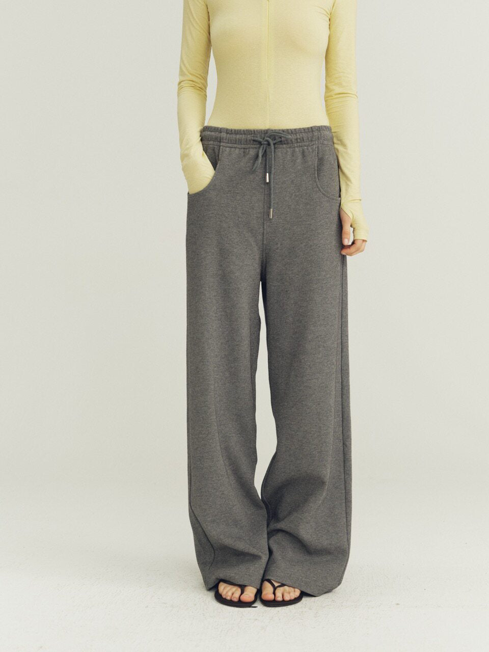 THE PROUDER Curved Pocket Cut Functional Knit Pants