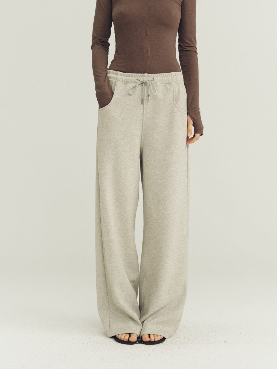 THE PROUDER Curved Pocket Cut Functional Knit Pants